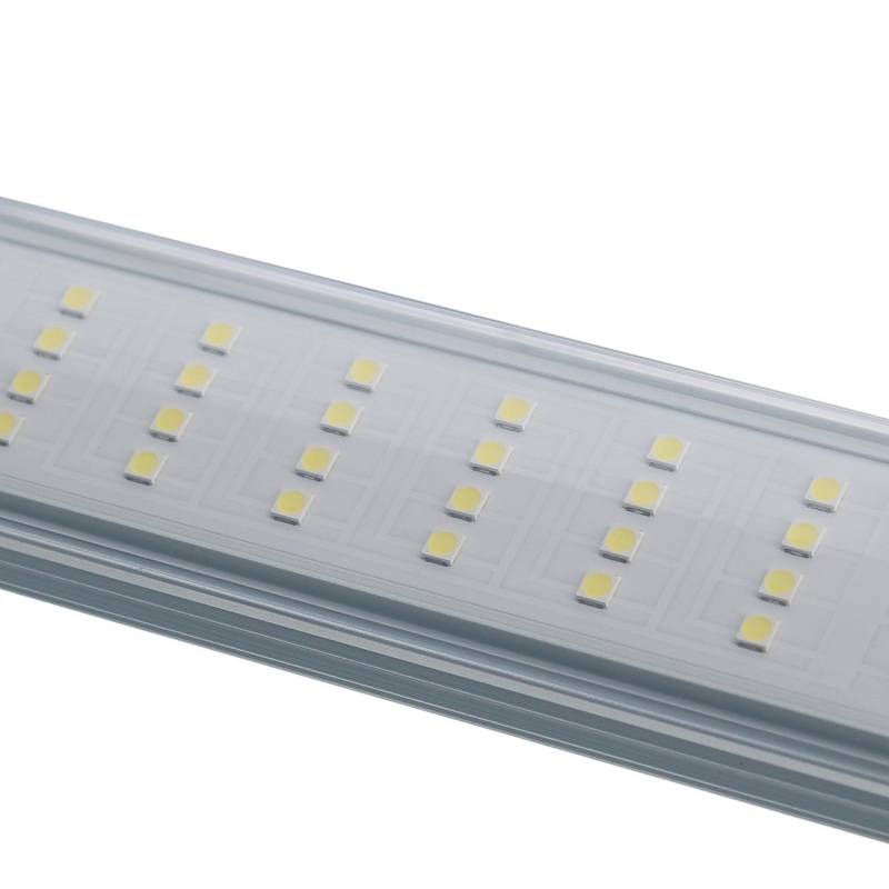 Zoom sur les LED haute intensité de la lampe Tled Florastar 42W, lumière blanche 6500K pour un développement optimal des jeunes plants.