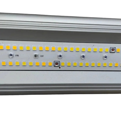 Zoom sur les LED UV, IR et FR de la lampe de culture HortiSpectra B400 Plus X2, assurant un spectre complet pour une croissance optimale.